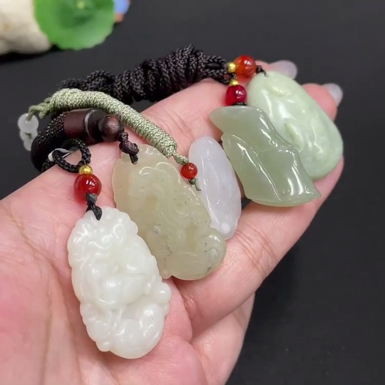 H33901899 Hetian Jade Pendant