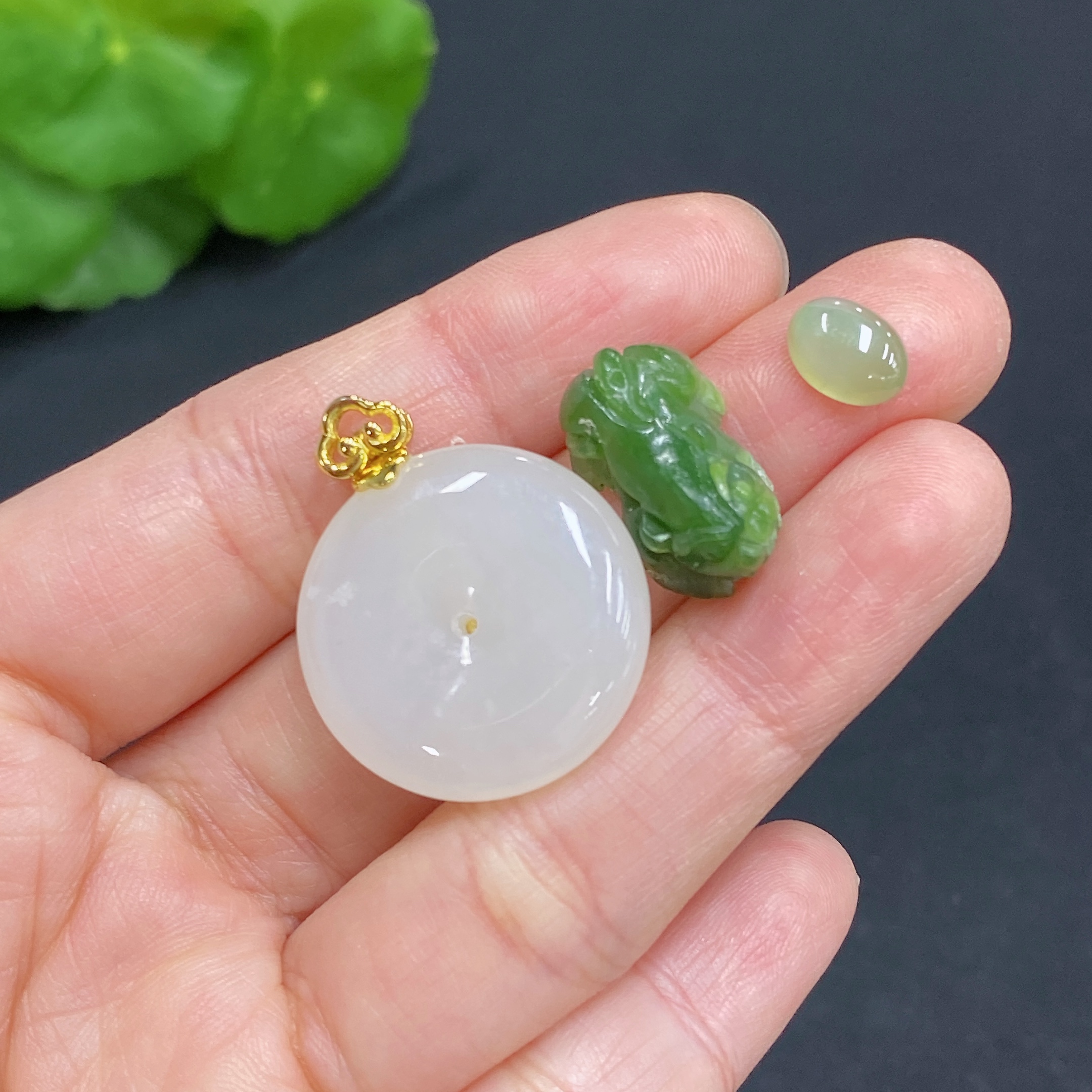 H29407516 Hetian Jade Pendant Non-Gold Total Weight Approx. 8g