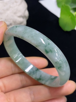 F43169743 翡翠贵妃手镯  57.6/52.6圈口 货品总重约33.86克