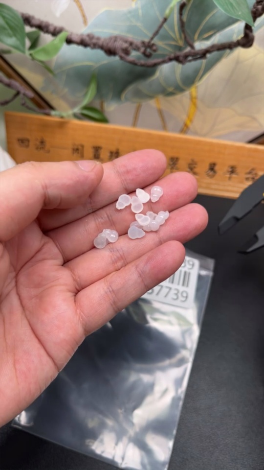 F34057739 Jadeite Gourd Inlaid Piece Sell as a Lot