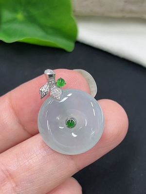 F46493824 翡翠平安扣挂件 18K金 货品总重约4.1克（配镶钻石）