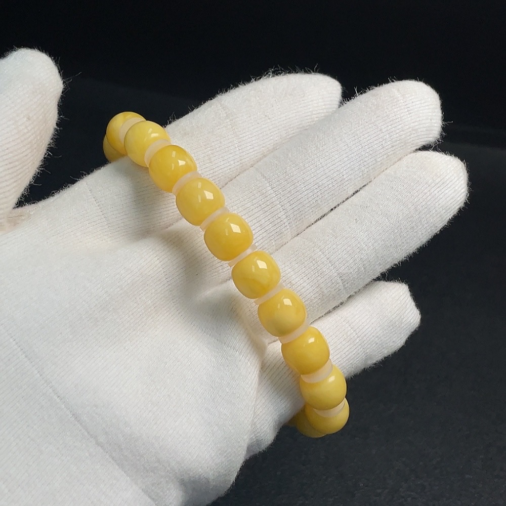 C30511672 Amber Beeswax Bracelet Approx. 9.6mm Total Weight Approx. 12.03g