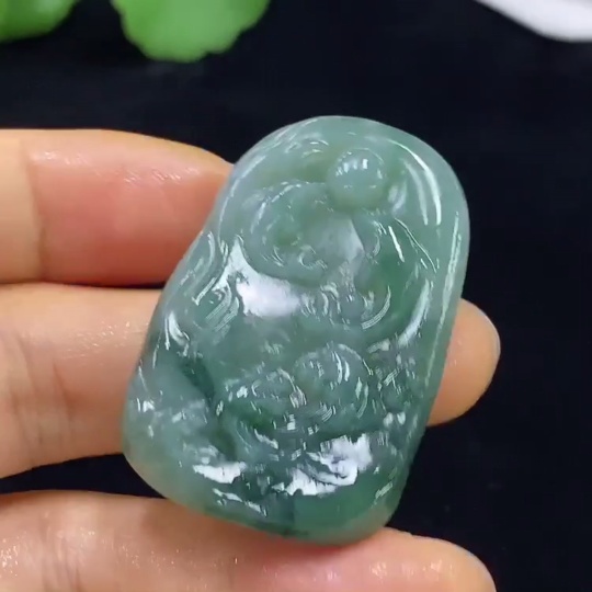 F34024879 Jadeite Auspicious Fish Pendant (Approx. 13.39g, Unpolished)