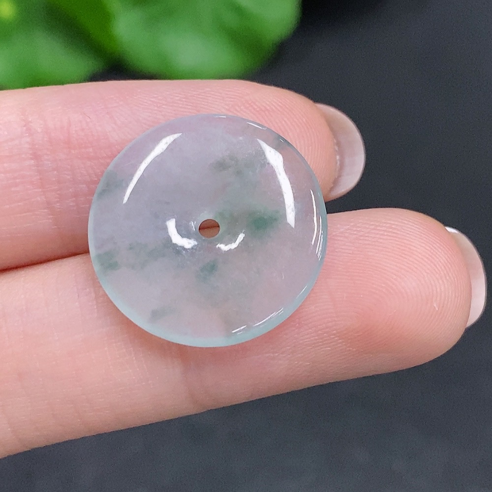 F34003742 Jadeite Peace Knot, Total Weight Approximately 2g