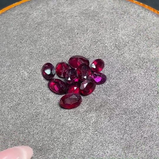 C34952391 Garnet Rough Stone Total Weight Approx. 11.685 Carats Sell as a Lot