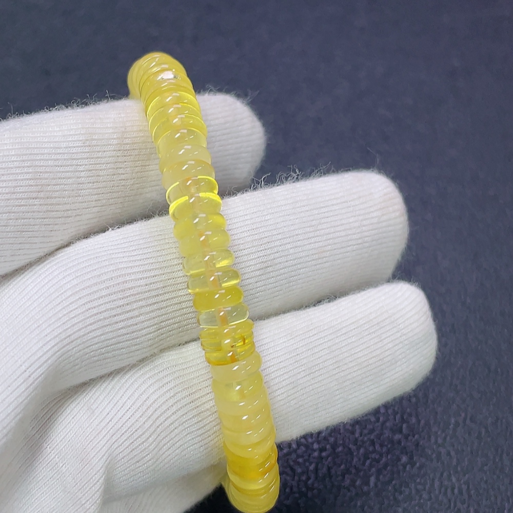 C30508749 Amber and Beeswax Bracelet Total Weight Approx. 7.88g Size About 7.9mm
