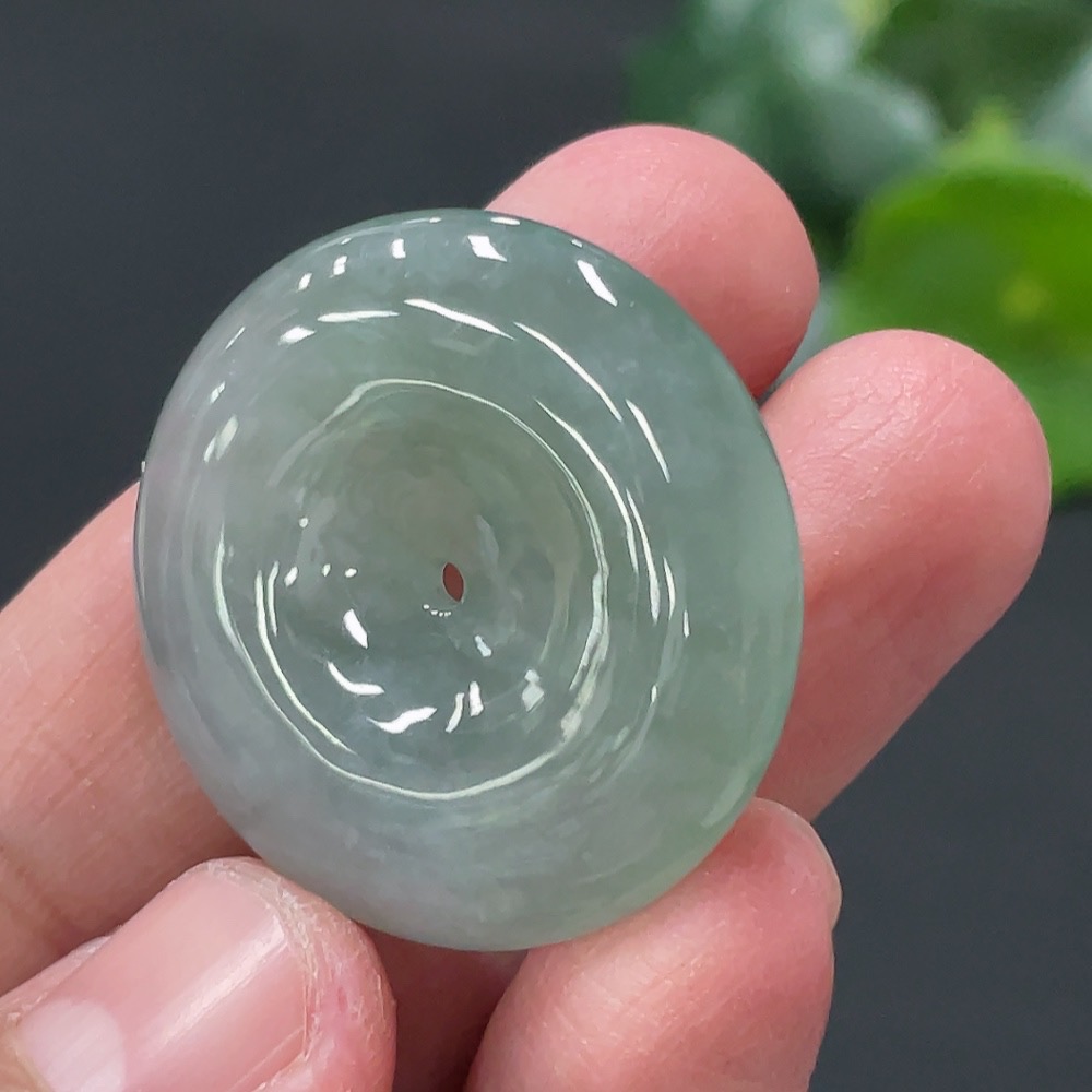 F24773445 Jadeite Peace Knot Pendant, Approx. 10.4g