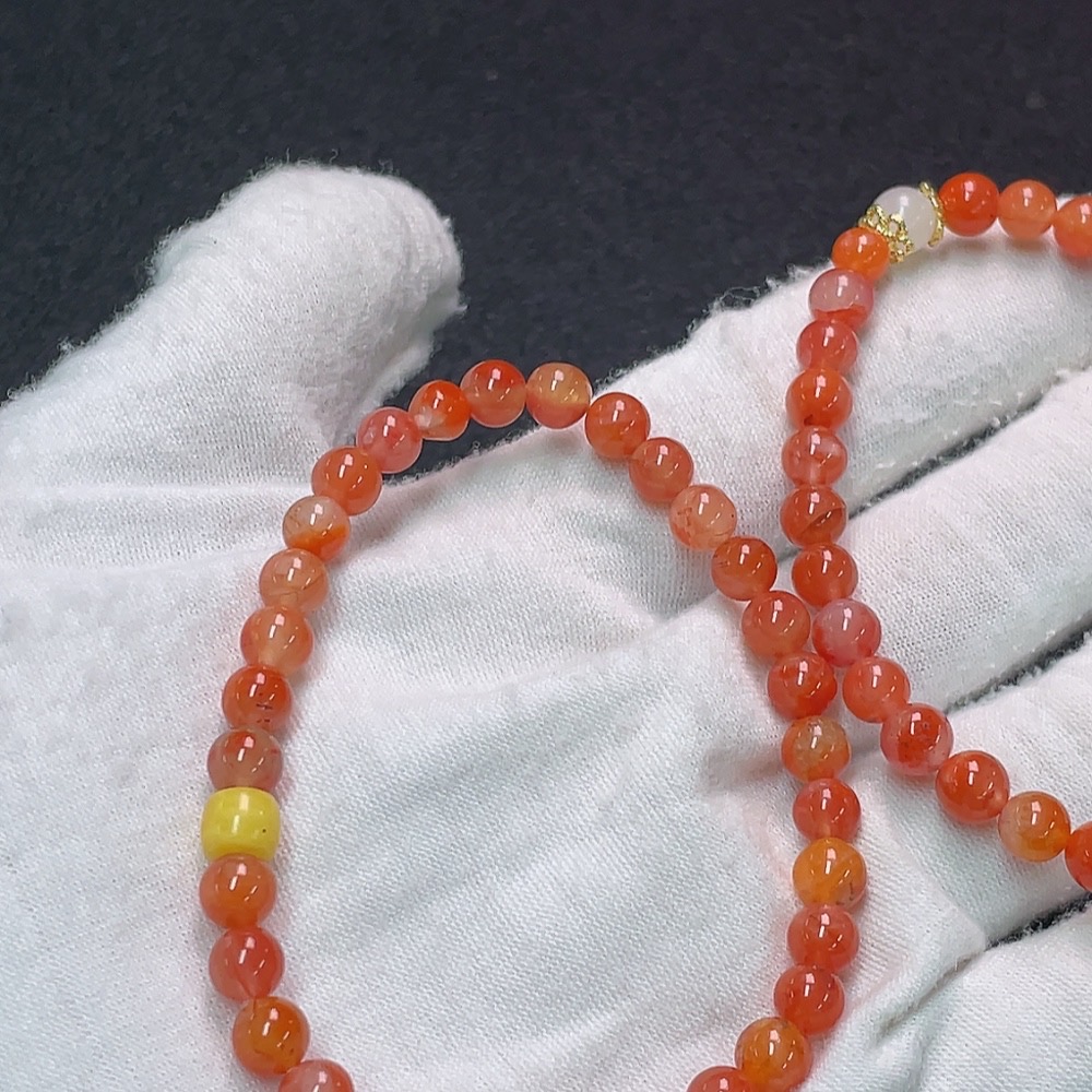 C34990444 South Red Agate Bracelet with Hetian Jade + Amber Beeswax, Non-Gold, Organic Matter Visible, Total Weight Approx. 16.75g, Sell as a Lot