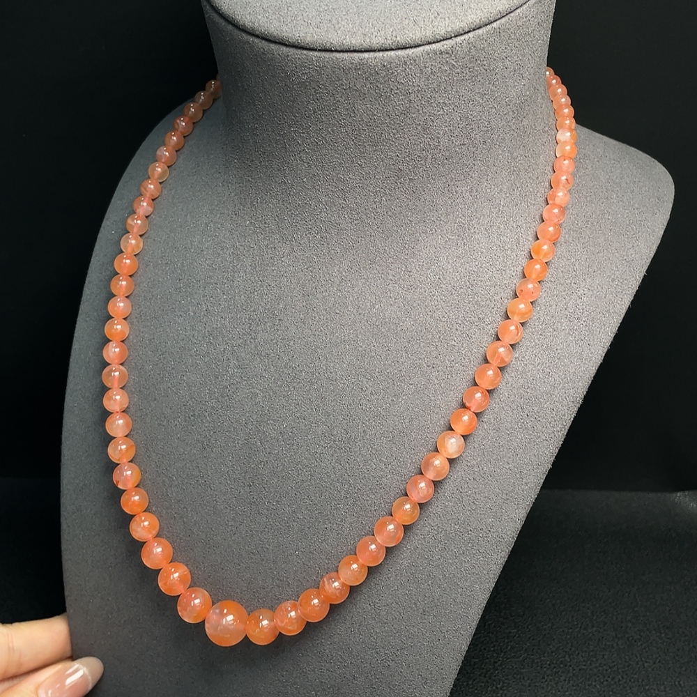 C30445409 Red Agate Necklace with Visible Organic Inclusions, Non-Gold, Total Weight Approx. 36.97g, Size Range 4.1-12.3mm