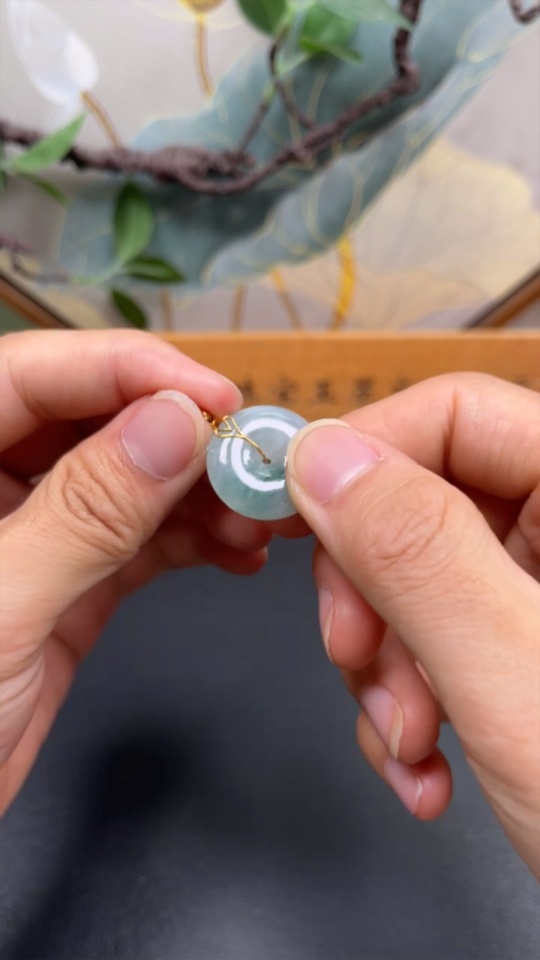 F32798580 Jadeite Safety Buckle Pendant with 18K Gold, Total Weight Approx. 5.37g