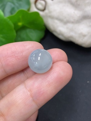 F42971636 翡翠单珠 货品总重量约2.9克 卡11.8mm左右