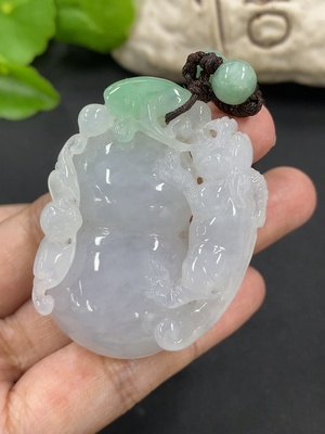 F46495615 翡翠葫芦挂件 货品总重量约45.4克（含绳重）