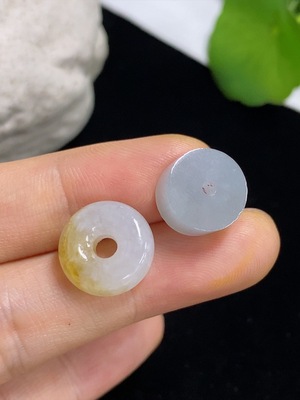 F42977545 翡翠挂件一手走
