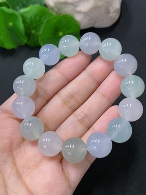 F33829979 翡翠手串 卡12.6mm左右  货品总约重51.65g