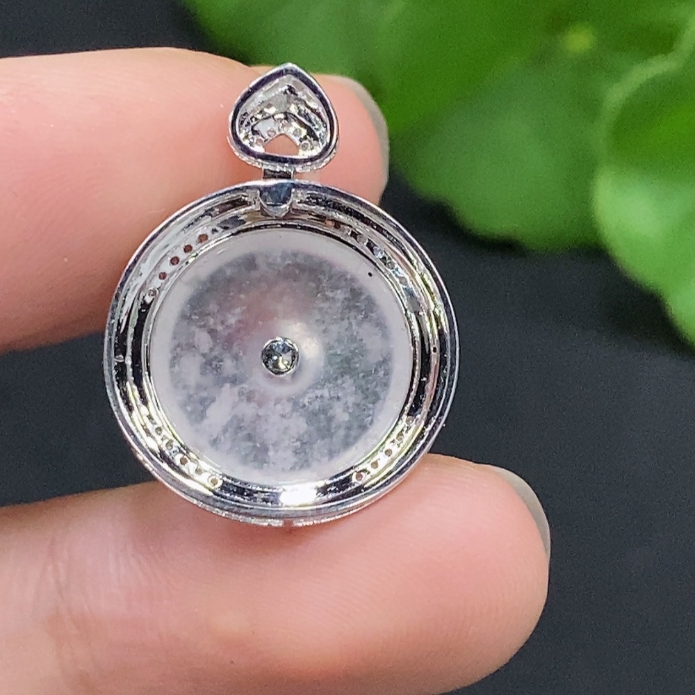 F33927078 Jadeite inlaid pendant 18K gold total weight about 3.03g