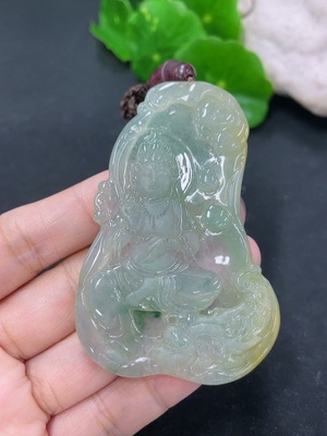 F46550602 翡翠挂件御龙观音 货品总约重 含绳28.14g 颜色成因未定