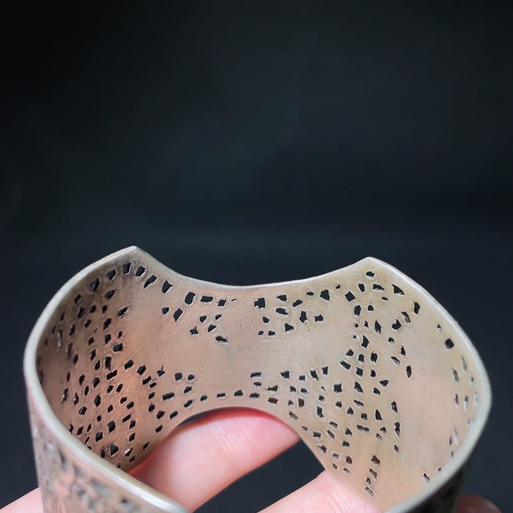 W32764485 Approximately 20th Century West Asian Style Hollow-Out Silver Bracelet with Exquisite Pattern Design, Miscellaneous