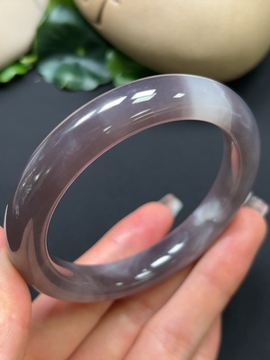 H45454704 和田玉正圈手镯 圈口56.8mm 总重约55.63g