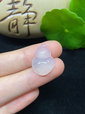 F45336099 翡翠葫芦挂件 总重约2g
