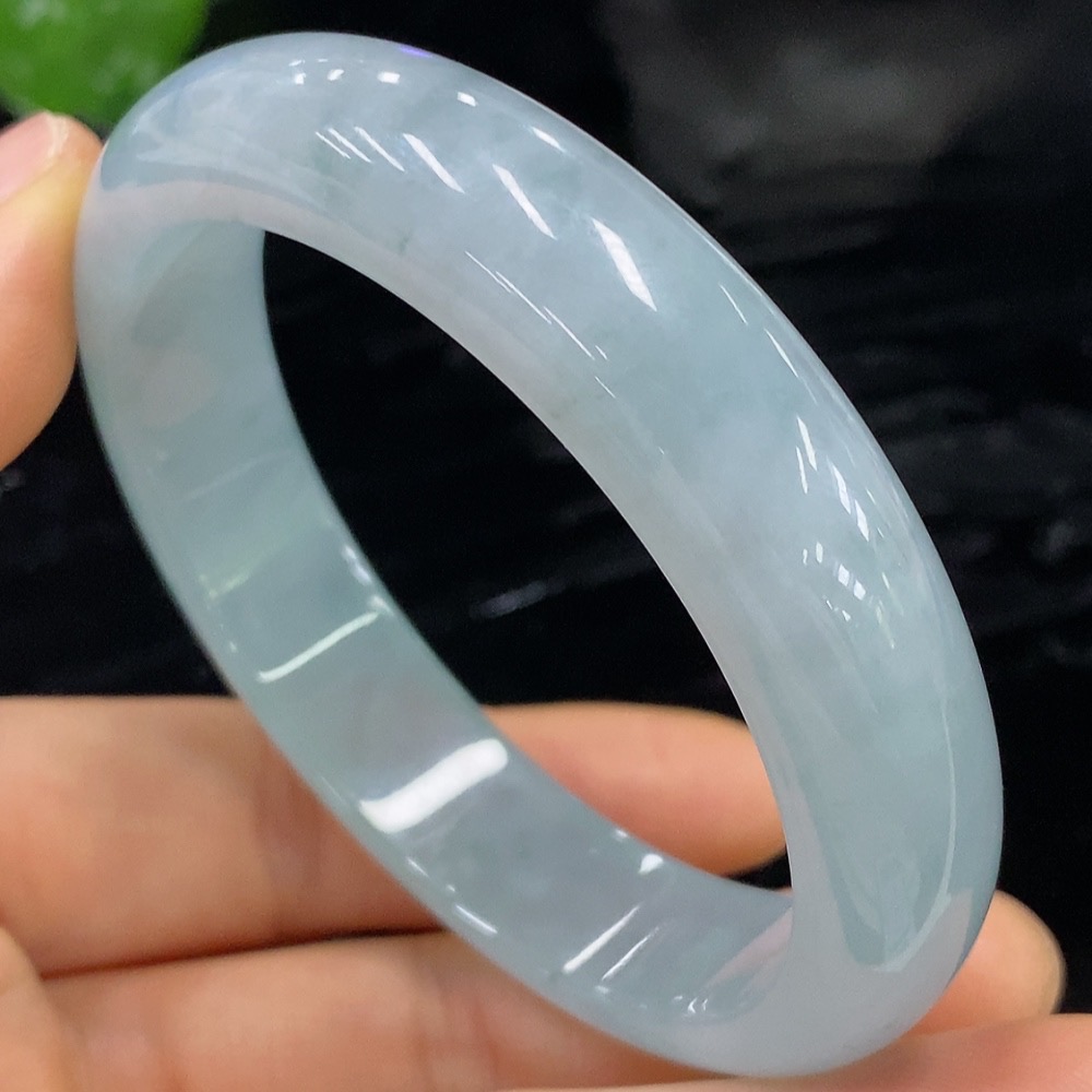 F26028050 Jadeite Round Bangle