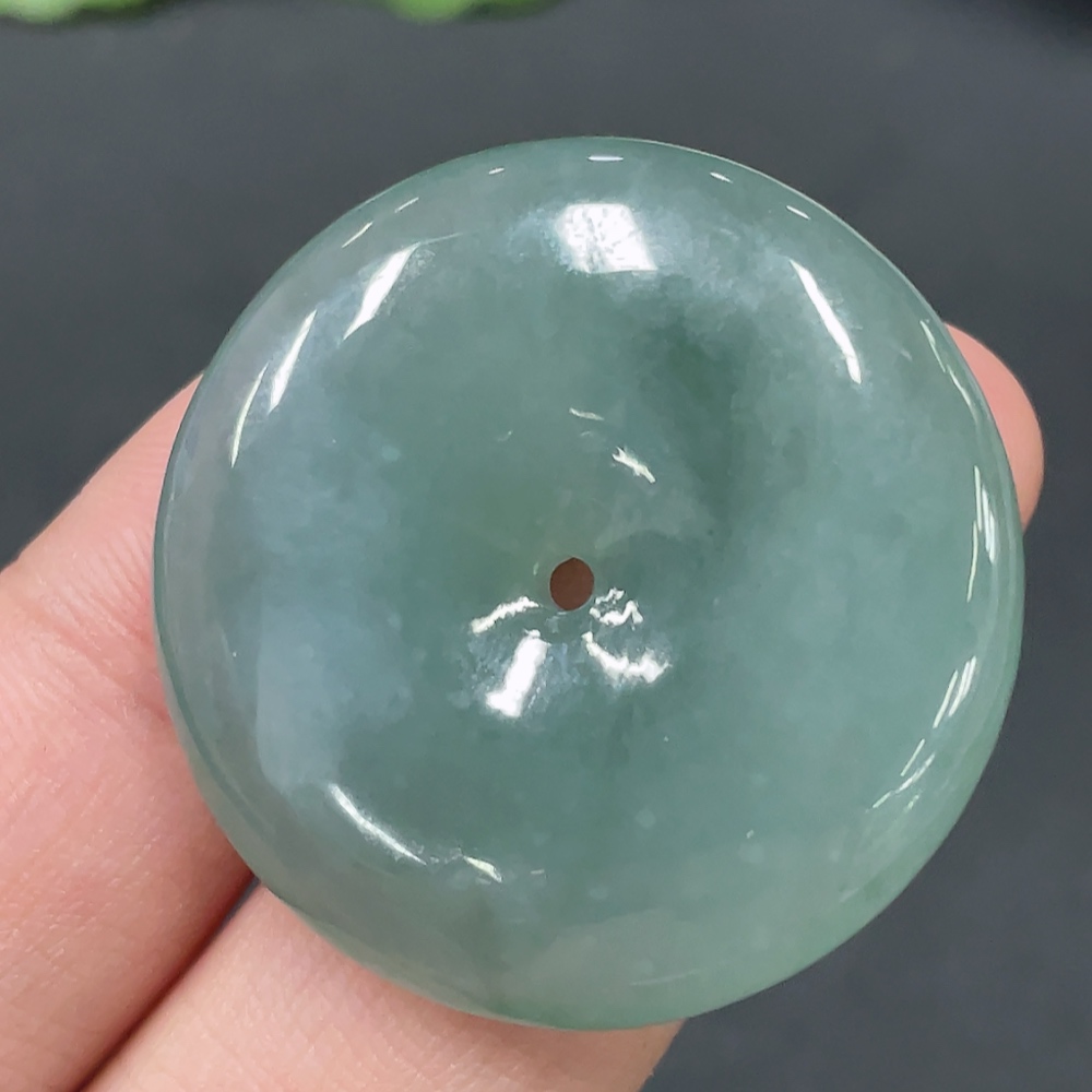 F20267740 Jadeite Peace Knot Pendant Total Weight 14.634g