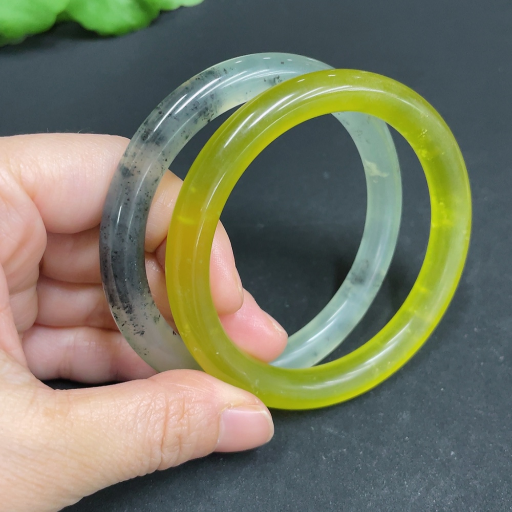 H34051866 Xiuyu (Serpentine Jade) Round Bangle