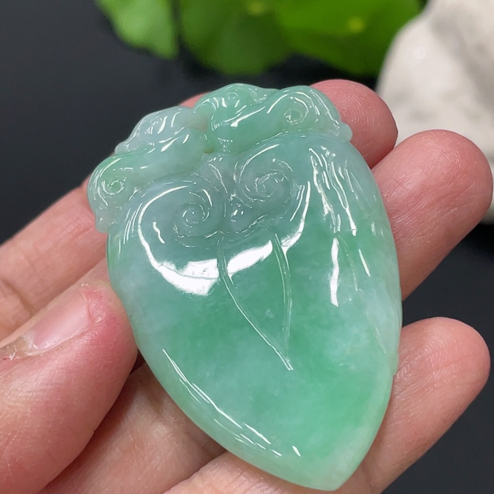 F30530109 Jadeite Peach Pendant