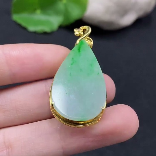 F33896294 Jadeite Pendant with 18K Gold Mount, Total Weight Approx. 3.6g