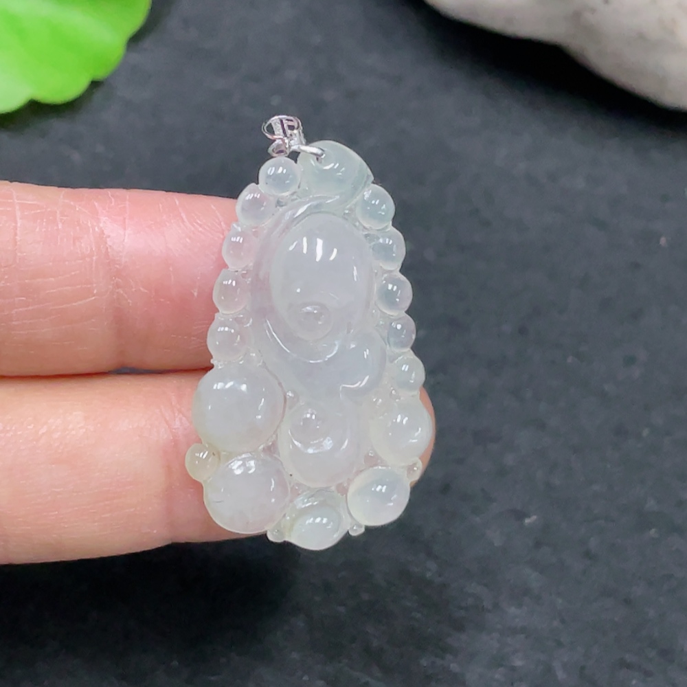 F30563435 Jadeite Pendant with 18k Clasp, Total Weight Approx. 3.91g