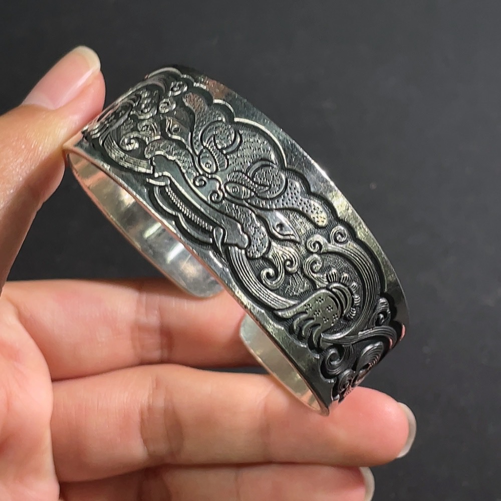 W32714646 Wide Dragon Pattern Silver Bracelet Approximately 64g Miscellaneous