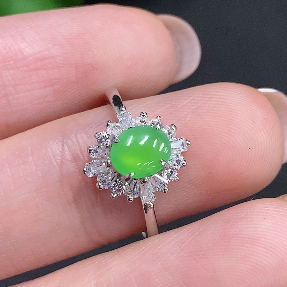 F34060491 Jadeite Cabochon Inlaid Ring with Adjustable Size, Non-Gold Setting, Total Weight Approximately 2g