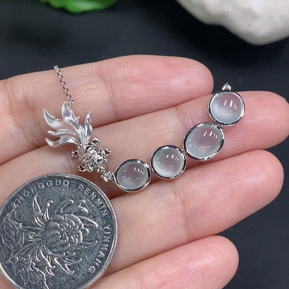 F23690881 Jadeite Cabochon Pendant with 18K Gold Setting, Total Weight Approx. 5.5g