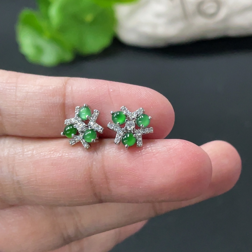 F35109732 A pair of jadeite cabochon ear studs without gold inlay, total weight approximately 1.43g