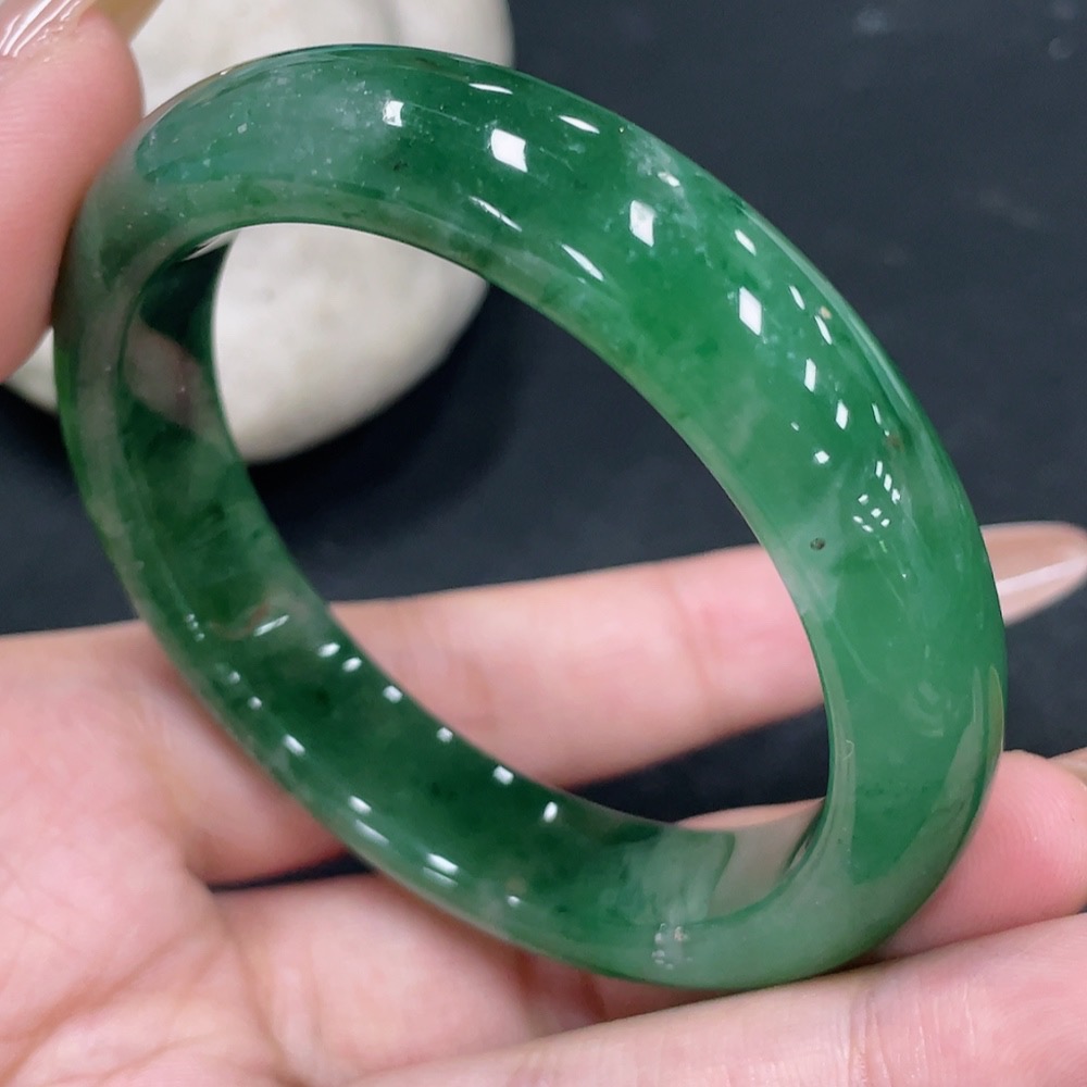 H32705144 African Emerald (Dulong Jade) Round Bracelet Size 51.5 Total Weight Approx. 38.8g