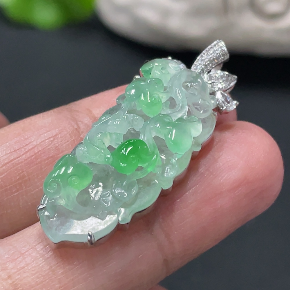 F33936138 Jadeite In Pendant 18meal 18k Gold Inlaid Total Weight Approx.5.3g