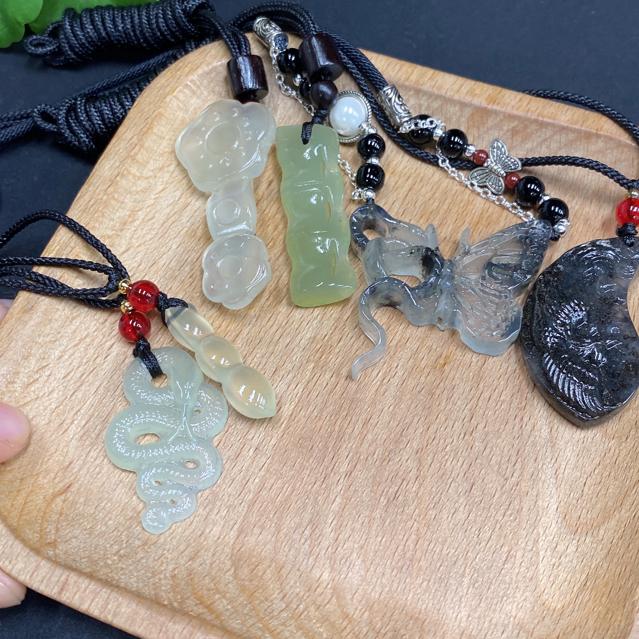 H34970573 Xiuyu (Serpentine Jade) Pendant