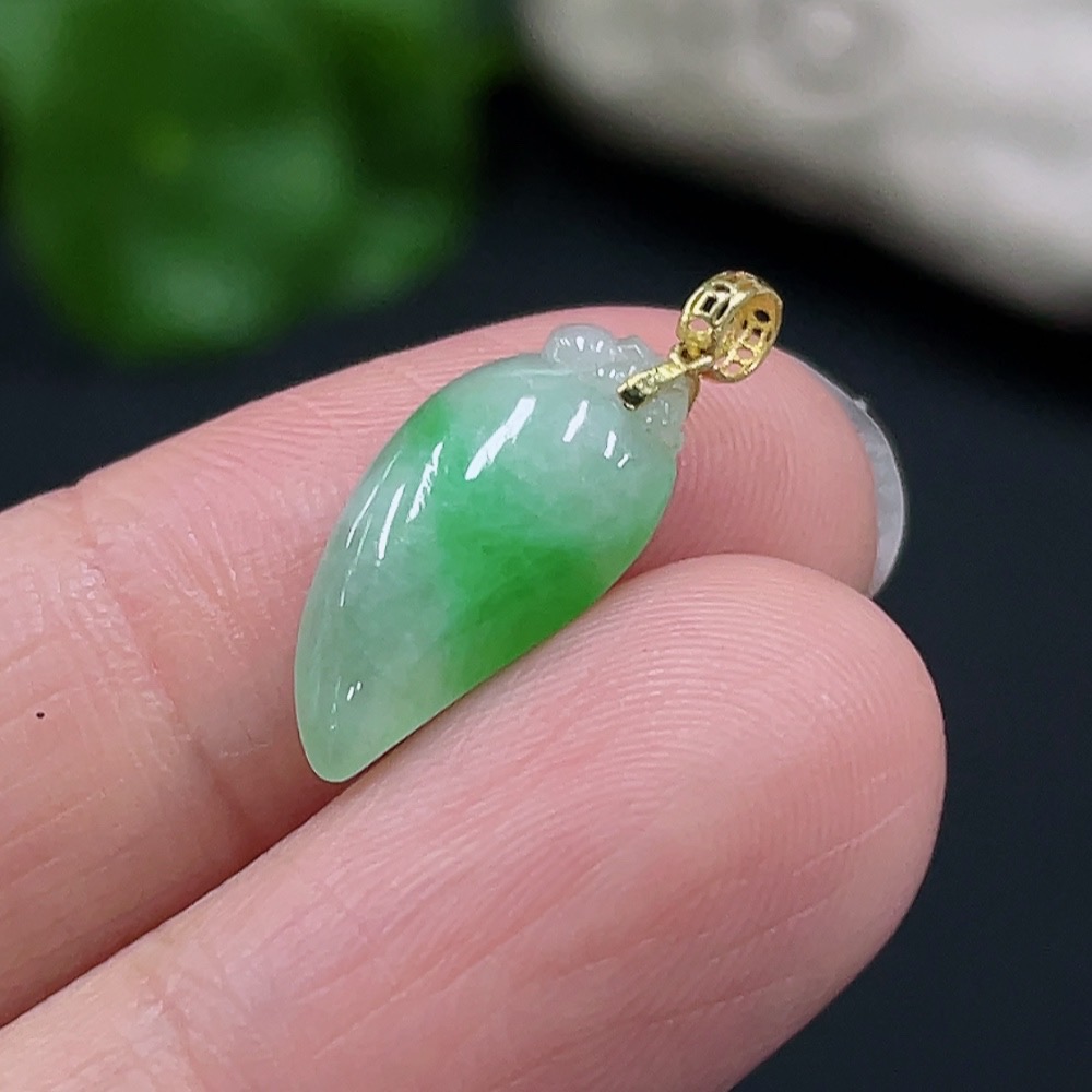 F26997750 Jadeite Auspicious Melon Pendant with 18K Gold Clasp, Total Weight Approx. 0.8g