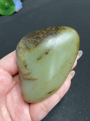 H32804534 Hetian Jade containing other mineral components with undetermined skin color cause, total weight about 221.4g