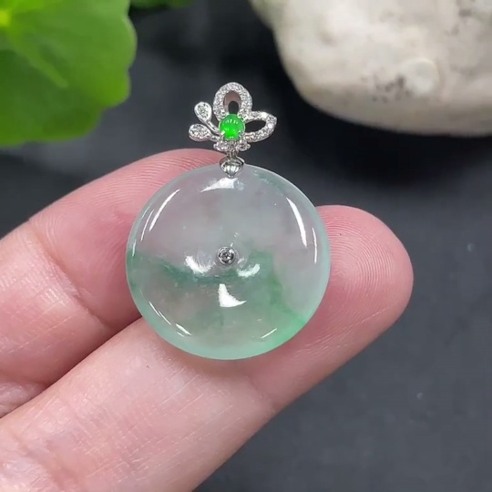 F17853022 JadeitePeace Knot Pendant with 18K Gold, Total Weight Approximately 3.2g