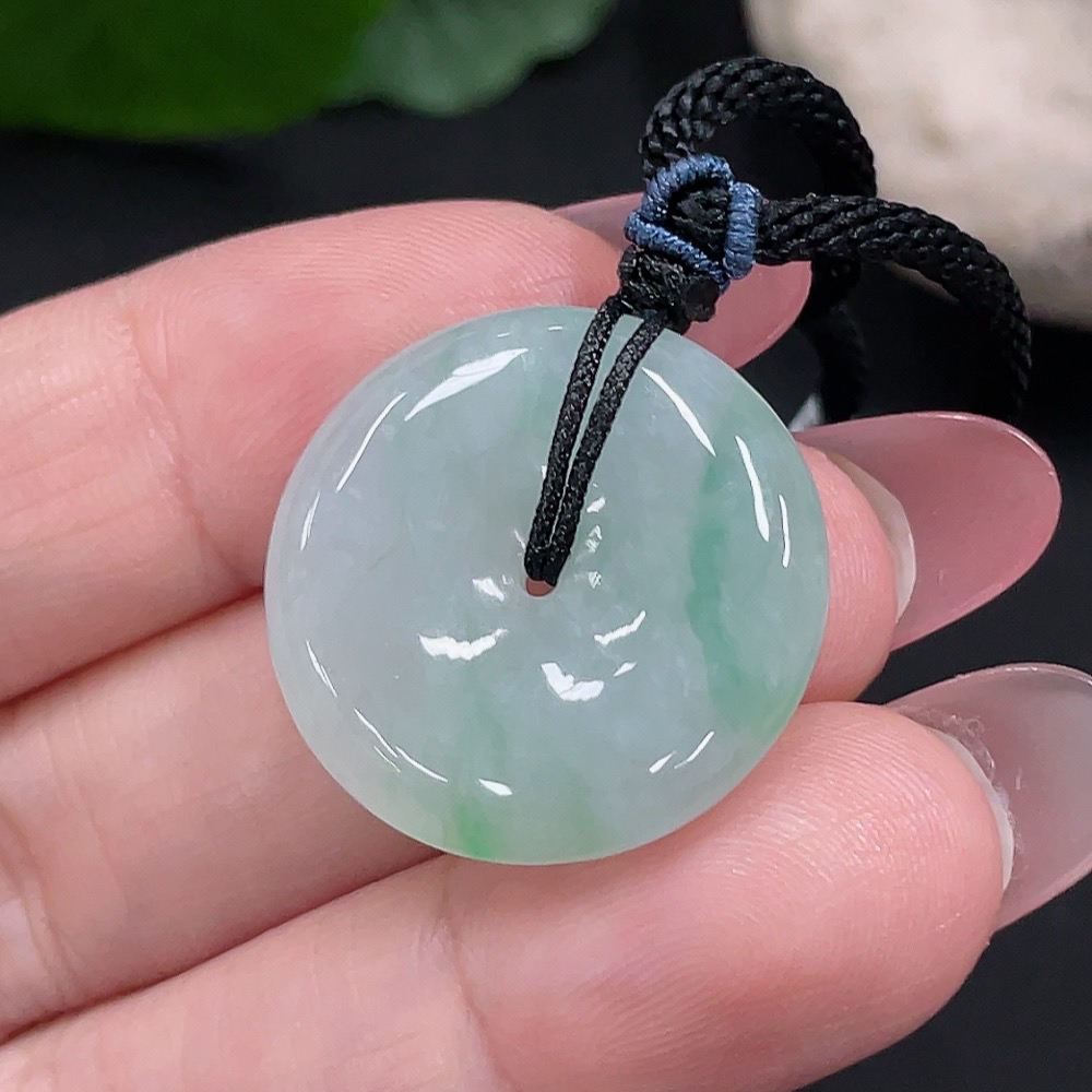 F34982673 Jadeite Peace Pendant with a total product weight of approximately 7.9g (including rope weight)
