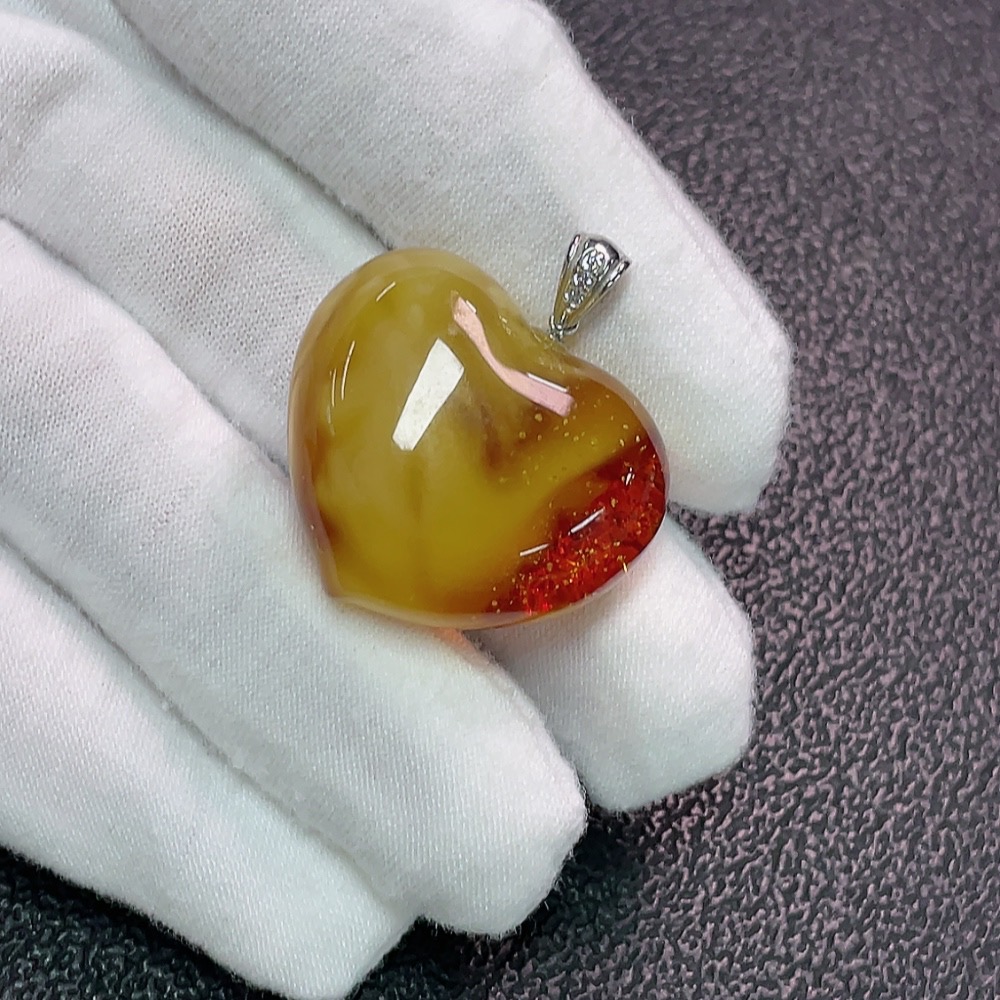 C34006851 Amber Beeswax Pendant Non-Gold Total Weight Approx. 5.94g