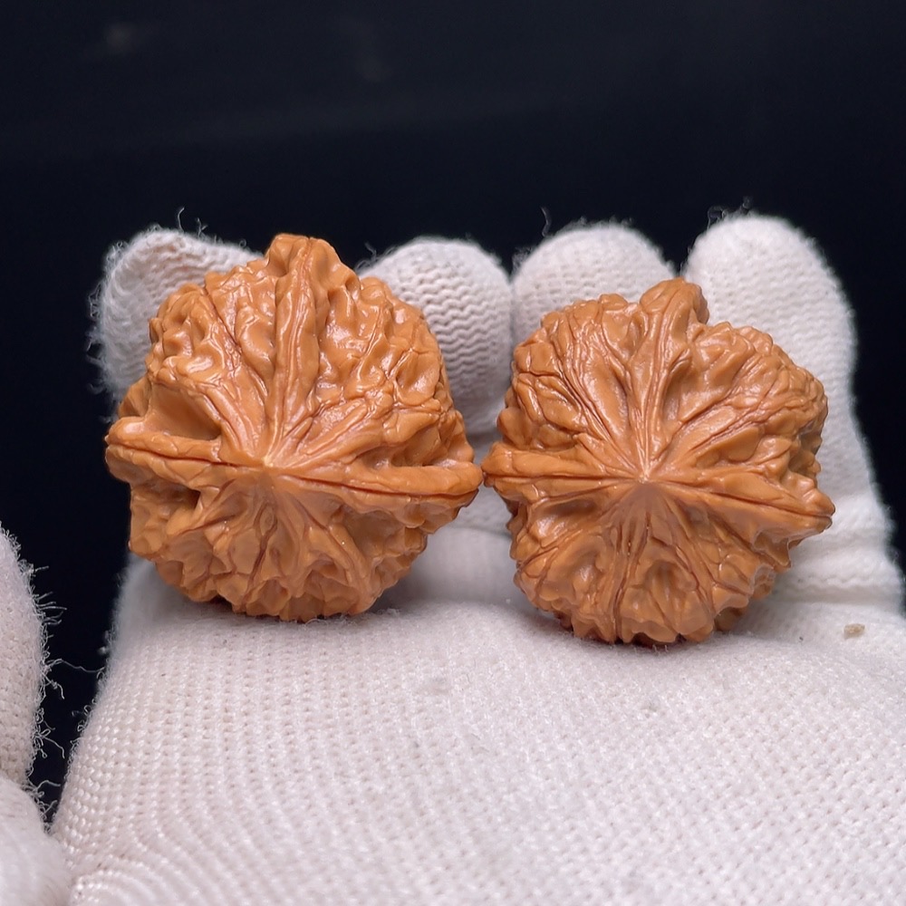 W25842043 Three-edged Walnut, total weight about 22.8g, size about 31.8mm