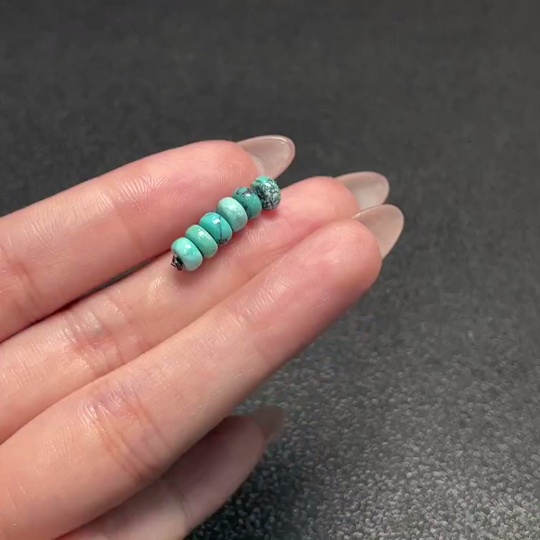 C34040525 Turquoise Pendant with Other Mineral Components, Total Weight Approx. 0.93g, Size Around 5.5mm