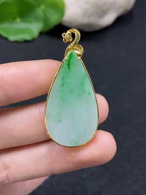 F33896294 Jadeite Pendant with 18K Gold Mount, Total Weight Approx. 3.6g