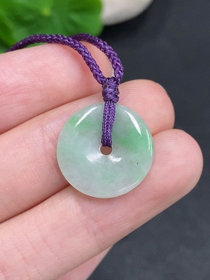 F34967480 Jadeite Peace Knot with a total weight of approximately 1.8 grams (including rope weight)
