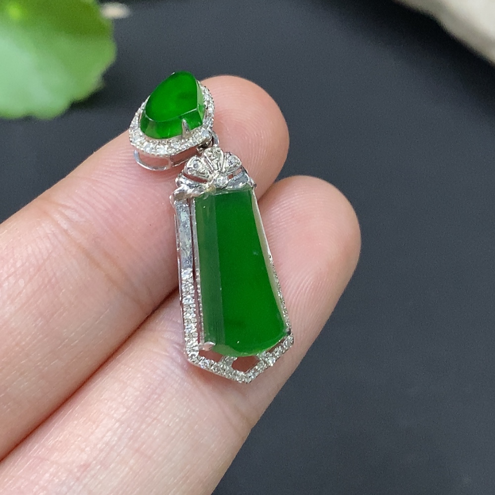 F27121691 Jadeite Plain Pendant Pendant with 18k Gold Mount, Total Weight Approx. 2.26g