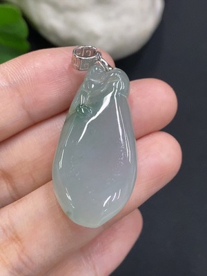 F34051707 Jadeite Longevity Monkey Pendant with 18K Gold Clasp, Total Weight Approximately 9.3 Grams