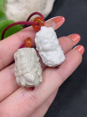 H34062876 Alashan Agate Pendant  Guanyin + Zhajilamu  Matching beads are not Alashan agate, contain other mineral components  Total weight (including rope) about 20g