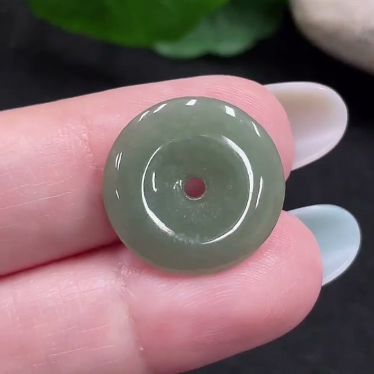 F33873457 Jadeite Peace Knot Pendant Total Weight Approx. 1.9g