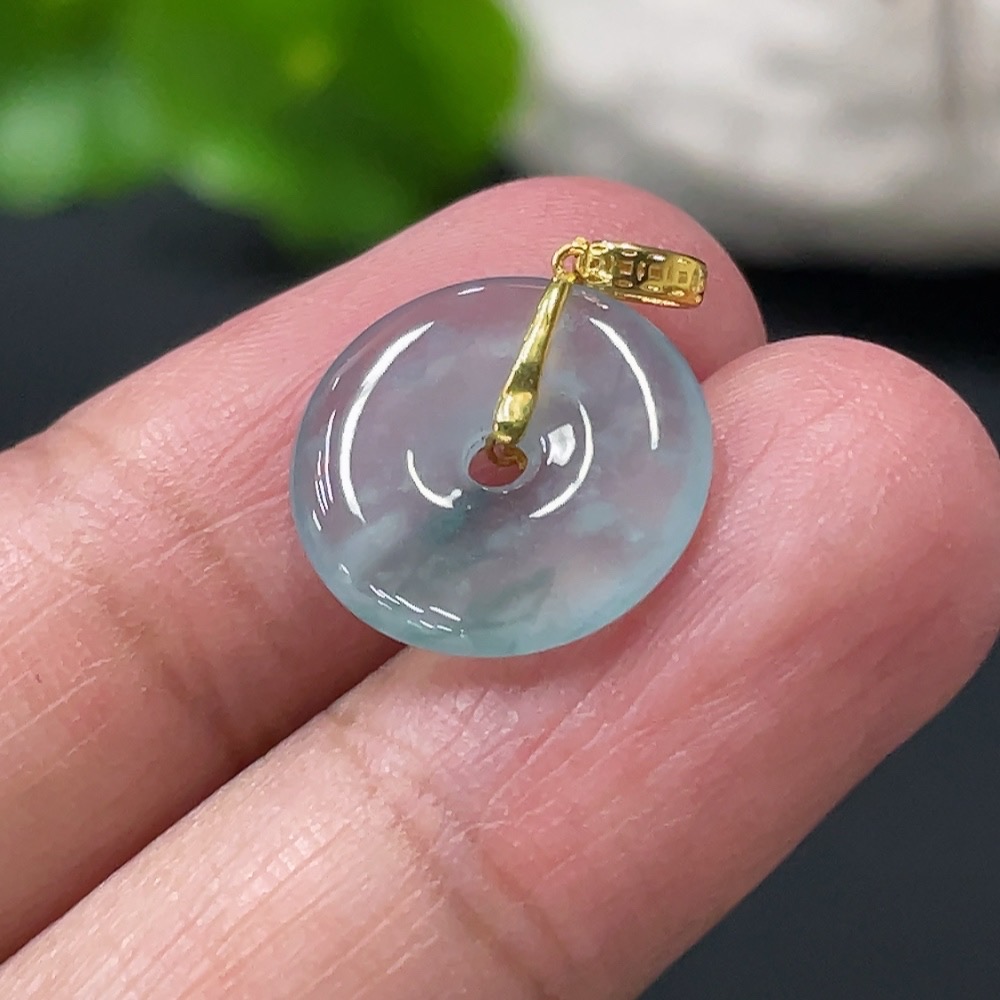 F27070049 Jadeite Safety Pendant with 18k Gold Clasp, Total Weight Approx. 1g